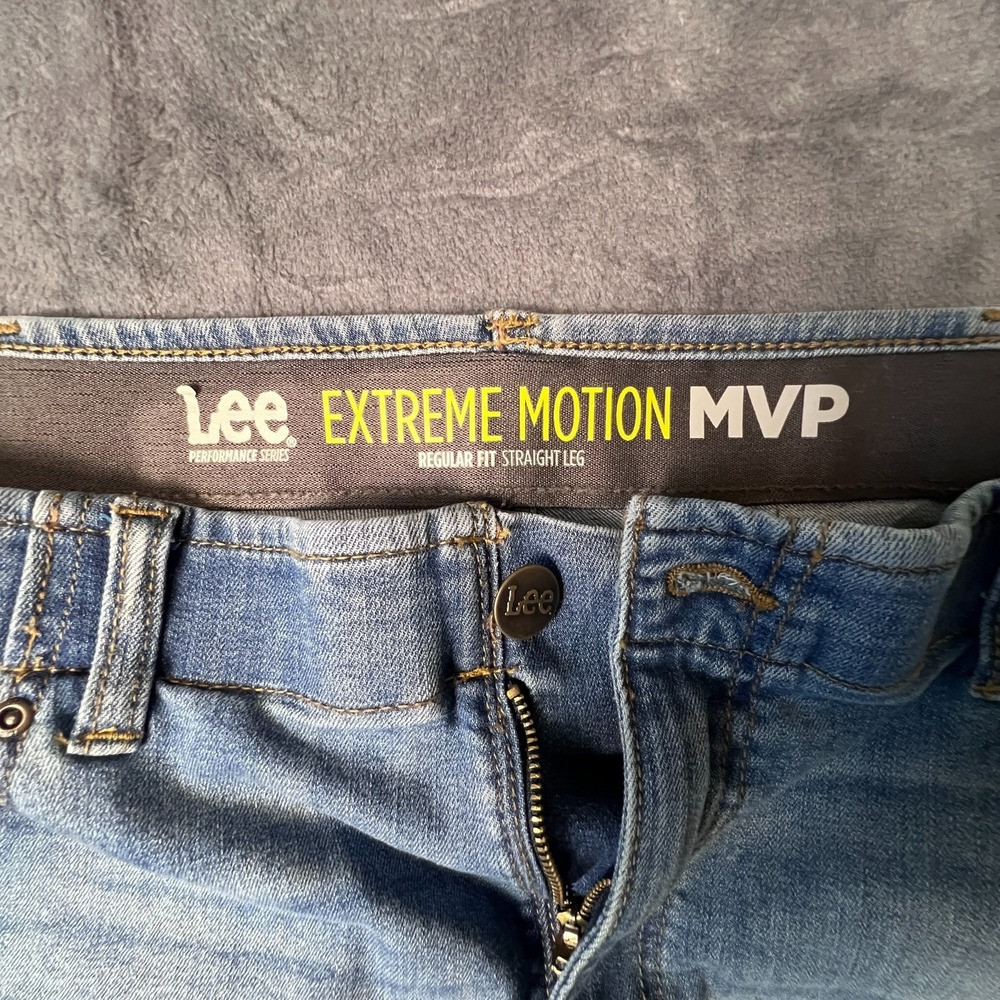 Lee Mens Extreme Motion Light Blue Straight Leg Jeans Regular 40x32(Fits 40x25) - Picture 4 of 7
